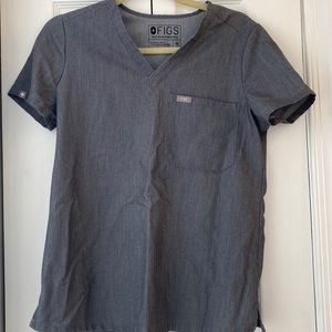 Grey one pocket figs scrub top